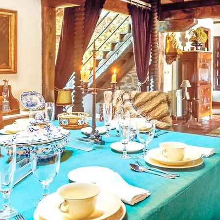 Spacious With Pool In Доминго-Гарсия