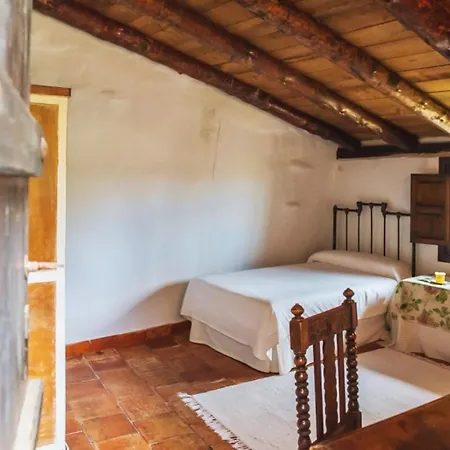 Spacious With Pool In Доминго-Гарсия